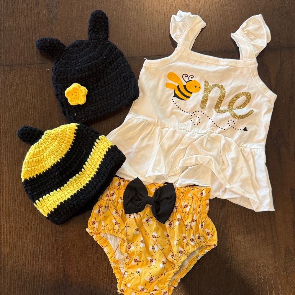Bee-Themed Baby Outfit with Hats- 1st baby birthday. - 4 pieces 🐝; NEW